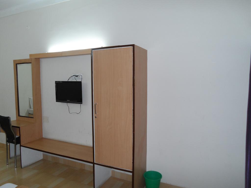 Hotel Pasuparthy Residency Tirupati Exterior photo